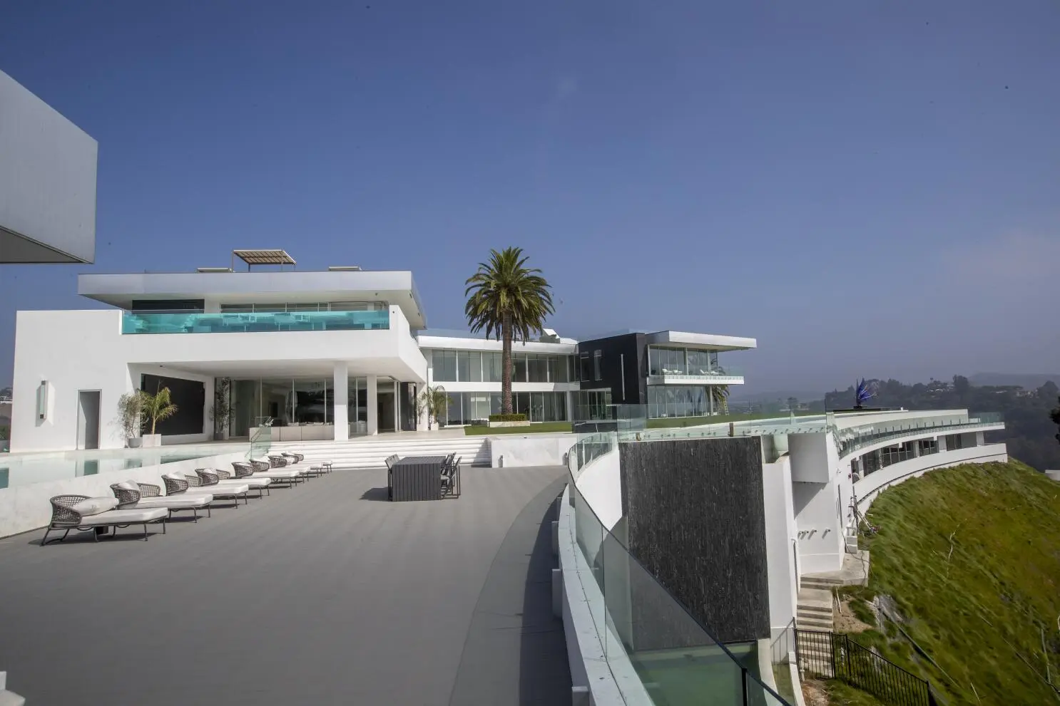 The One - Bel-Air gallery 2